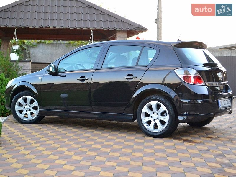 Хэтчбек Opel Astra 2009 в Сарнах