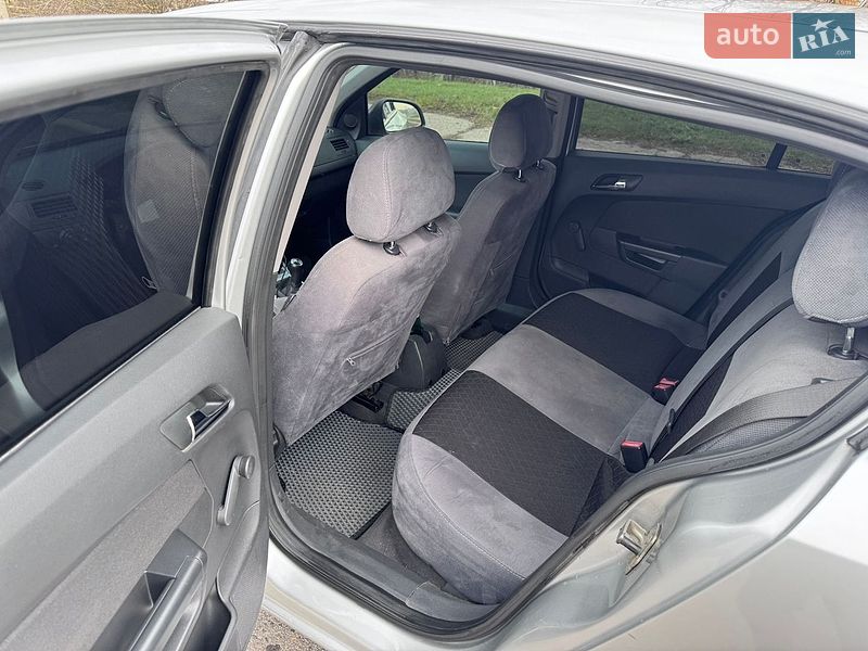Хэтчбек Opel Astra 2011 в Харькове
