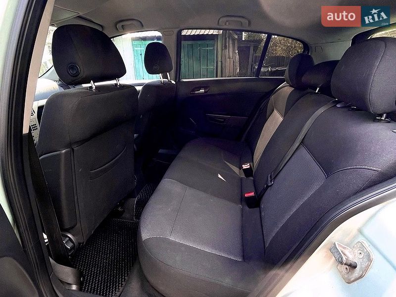 Хэтчбек Opel Astra 2008 в Буске