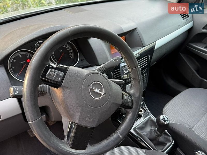 Універсал Opel Astra 2010 в Овручі