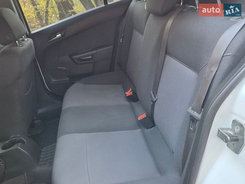 Хэтчбек Opel Astra 2012 в Каменском