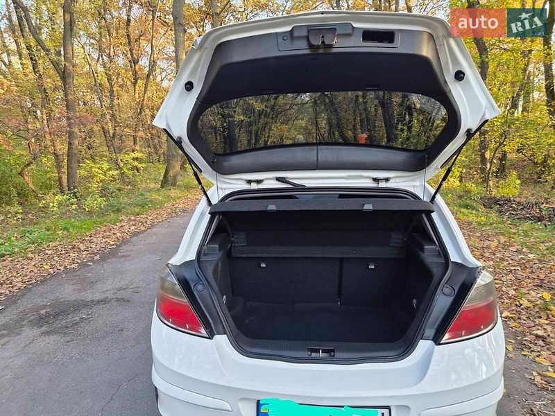 Хэтчбек Opel Astra 2012 в Каменском