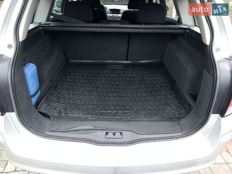 Универсал Opel Astra 2009 в Теофиполе
