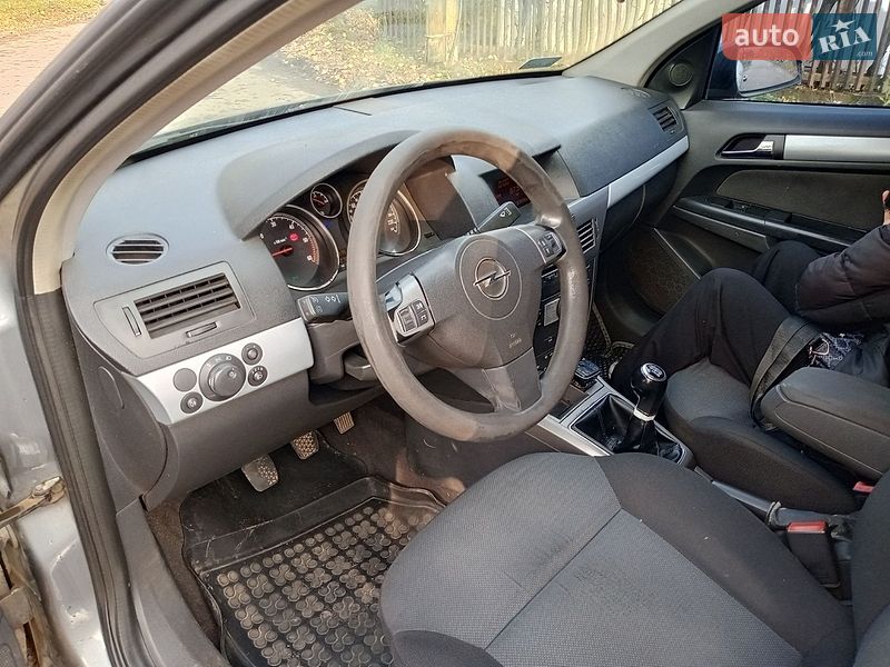 Седан Opel Astra 2005 в Коломые