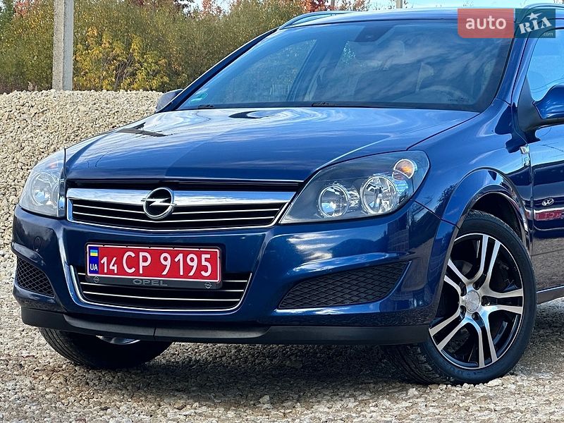 Универсал Opel Astra 2010 в Дрогобыче