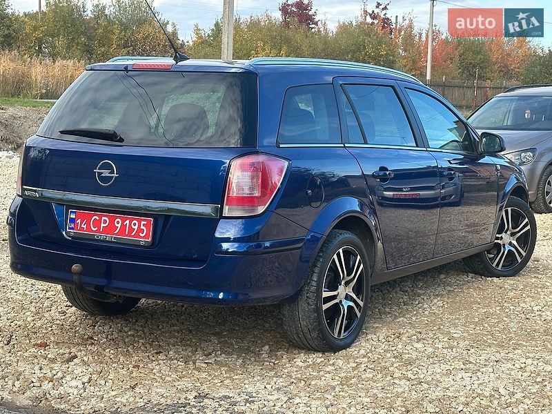 Универсал Opel Astra 2010 в Дрогобыче