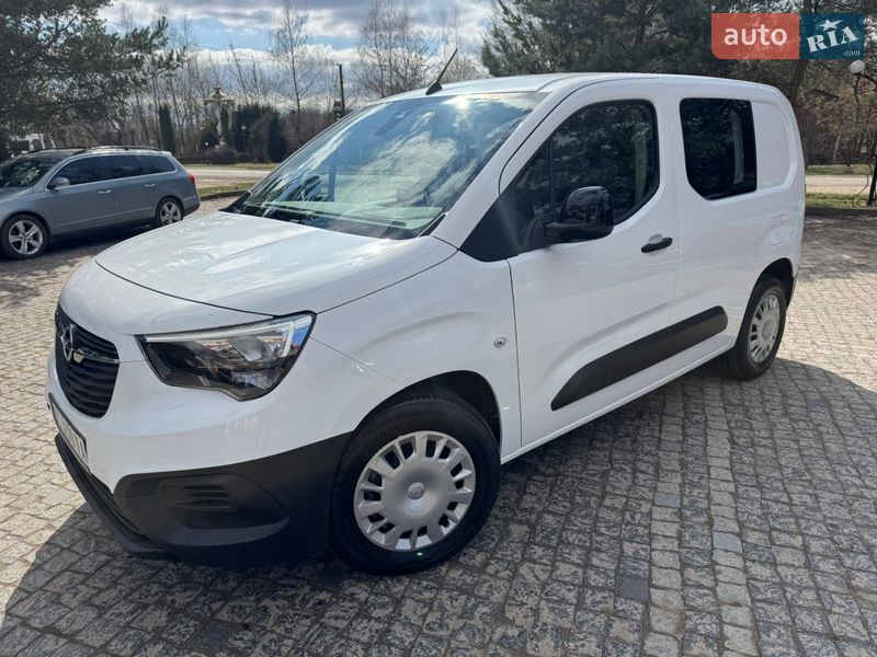2022 Opel Combo-E, VIN W0VEAZKXZNJ632430:plate — zdjęcie 1 (autoria)