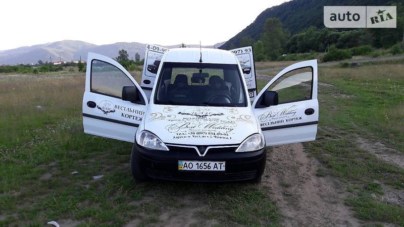 Грузопассажирский фургон Opel Combo 2004 в Хусте