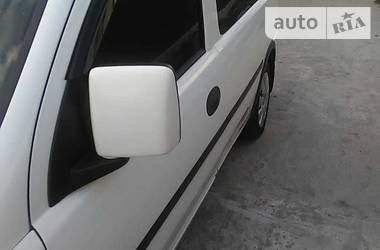 Вантажопасажирський фургон Opel Combo 2011 в 