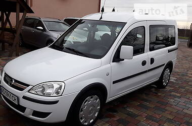 Минивэн Opel Combo 2010 в 