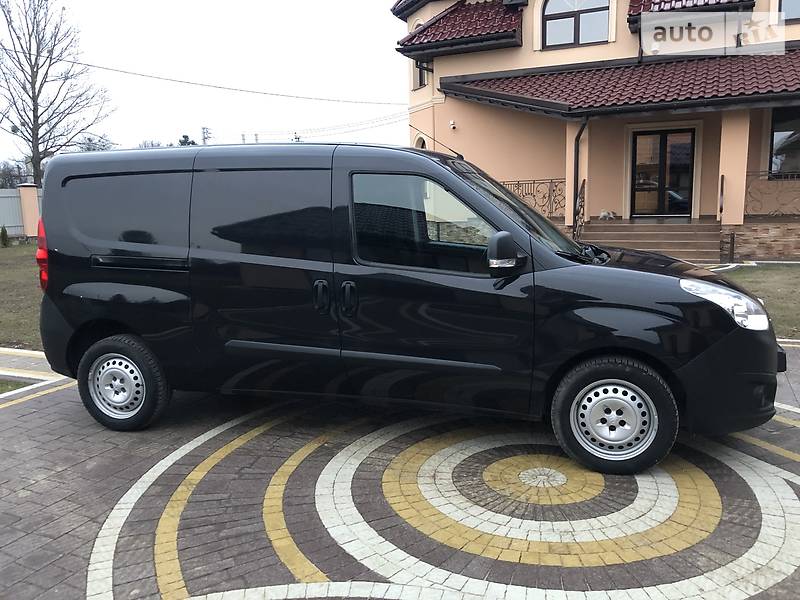 Вантажопасажирський фургон Opel Combo 2016 в Стрию