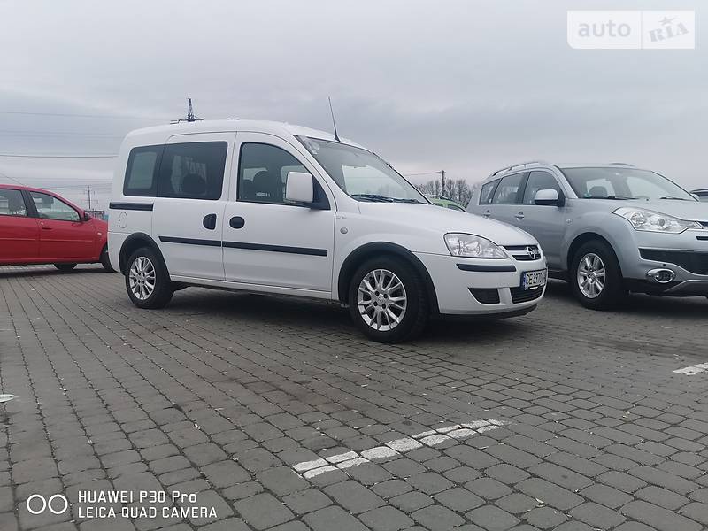 Універсал Opel Combo 2011 в Чернівцях