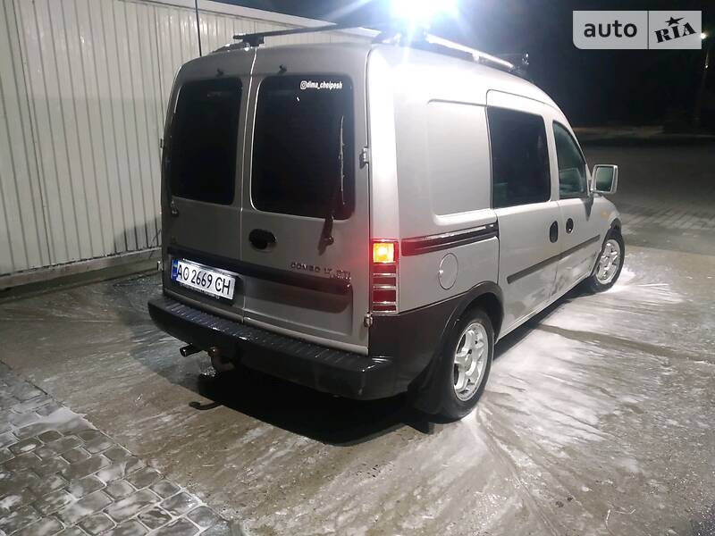 Хетчбек Opel Combo 2004 в Виноградові