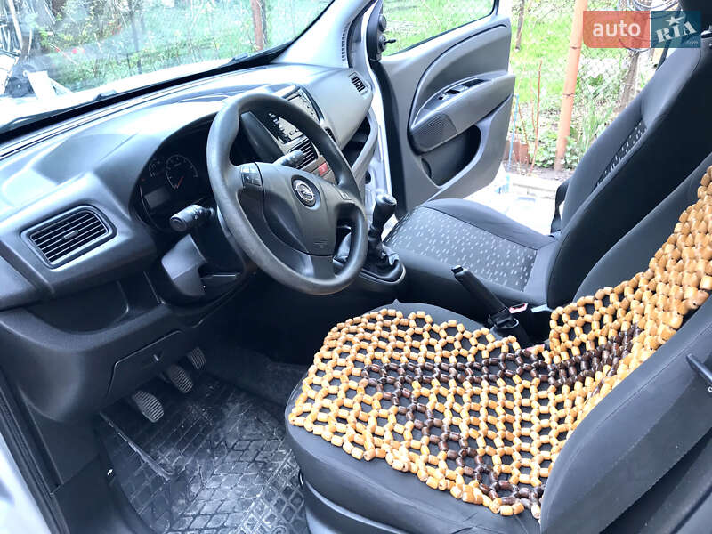 Мінівен Opel Combo 2013 в Рівному