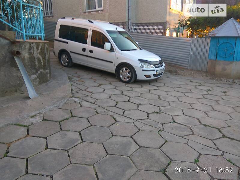 Минивэн Opel Combo 2009 в Борщеве