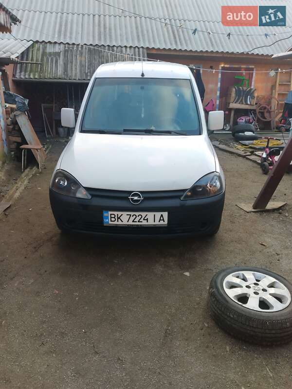 Минивэн Opel Combo 2005 в 