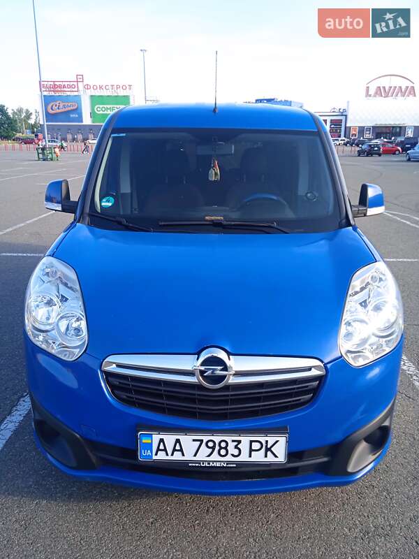 Минивэн Opel Combo 2012 в 