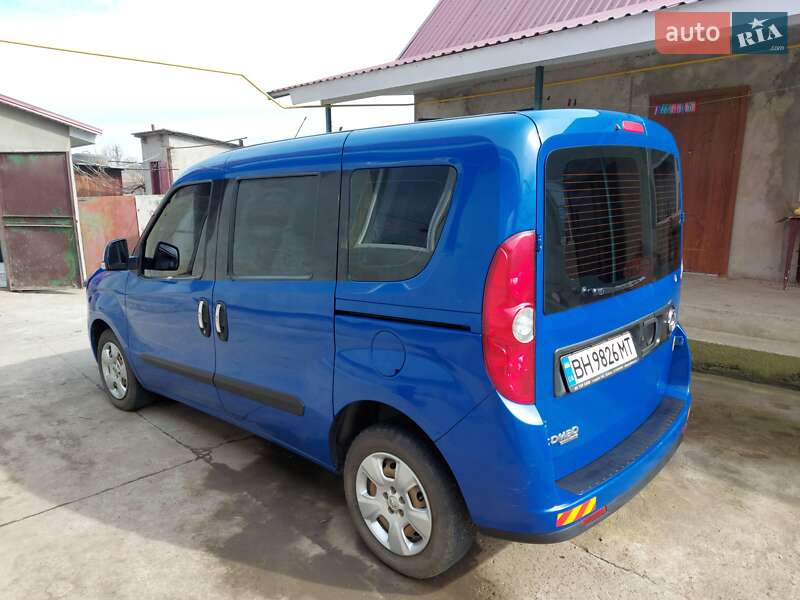 Минивэн Opel Combo 2012 в Ивановке