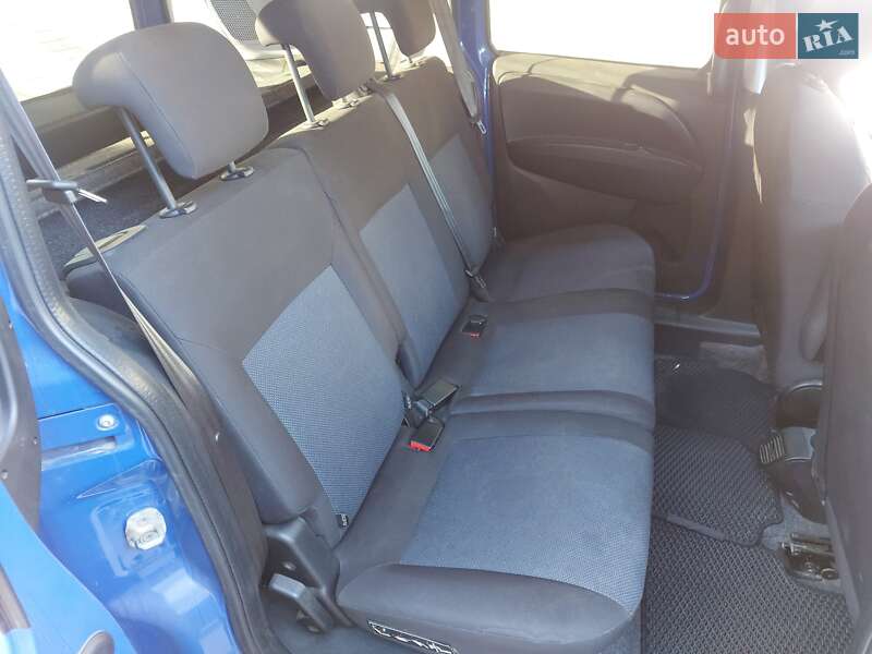 Минивэн Opel Combo 2012 в Ивановке