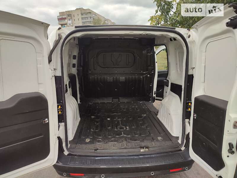 Вантажний фургон Opel Combo 2017 в Конотопі