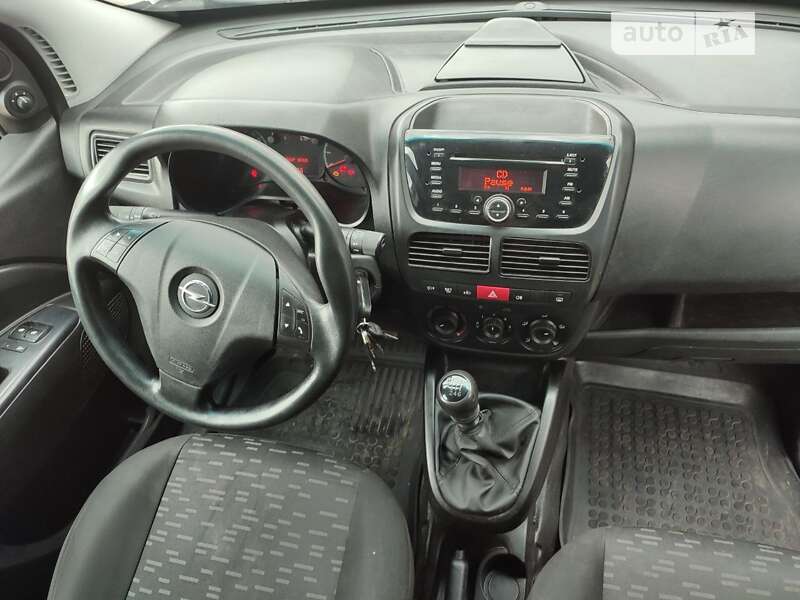 Вантажний фургон Opel Combo 2017 в Конотопі