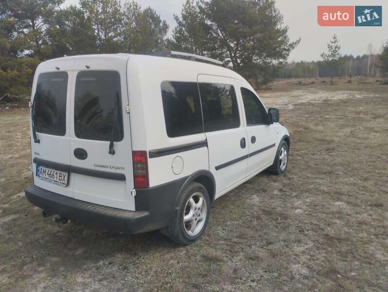 Минивэн Opel Combo 2009 в Олевске