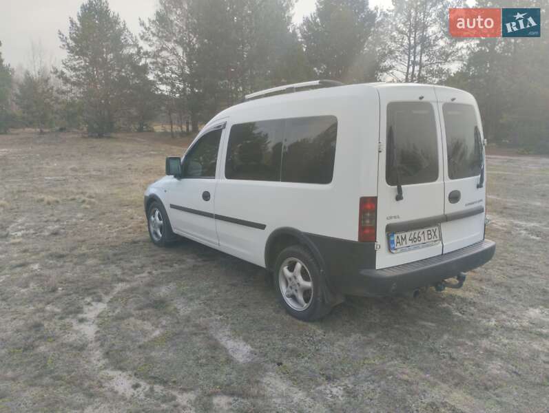 Минивэн Opel Combo 2009 в Олевске