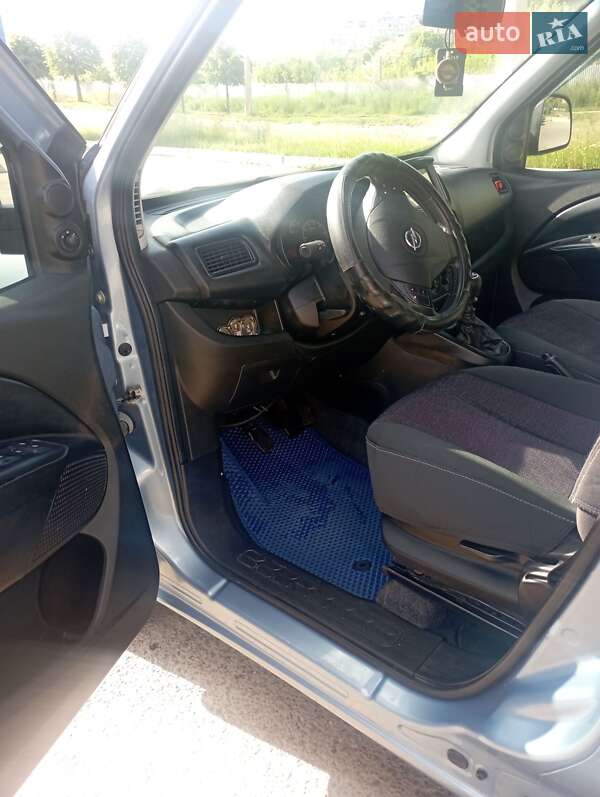 Минивэн Opel Combo 2011 в Черновцах