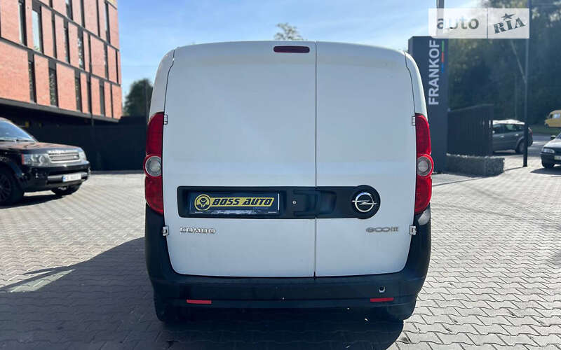 Вантажний фургон Opel Combo 2013 в Чернівцях