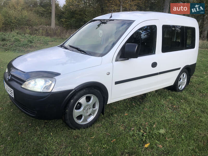 Минивэн Opel Combo 2009 в Ровно