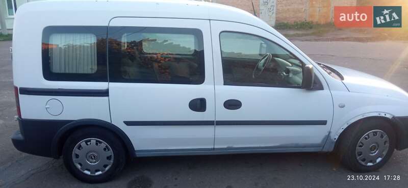 Минивэн Opel Combo 2005 в Остроге