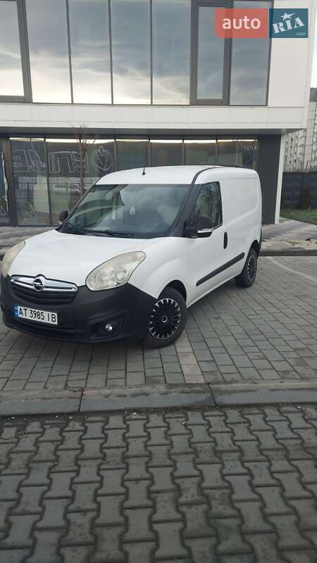 Грузовой фургон Opel Combo 2012 в Ивано-Франковске