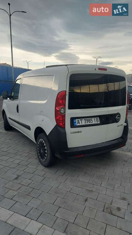 Грузовой фургон Opel Combo 2012 в Ивано-Франковске