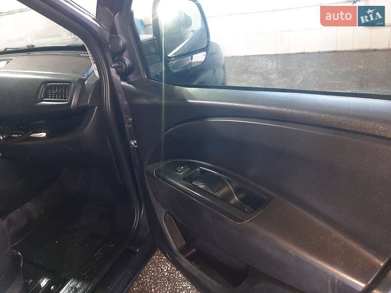 Грузопассажирский фургон Opel Combo 2015 в Черновцах фото 12 Грузопассажирский фургон Opel Combo 2015 в Черновцах