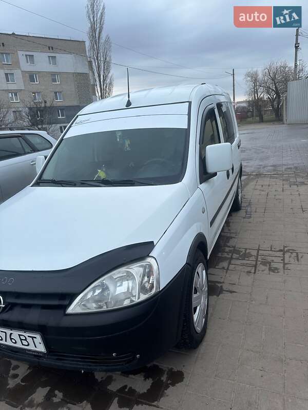 Минивэн Opel Combo 2005 в Вознесенске