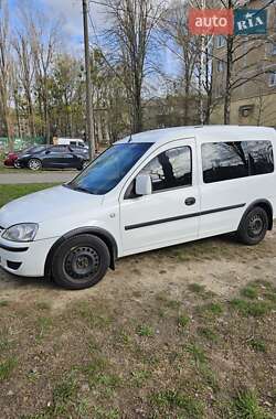 Минивэн Opel Combo 2011 в 