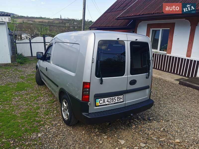 Минивэн Opel Combo 2010 в 