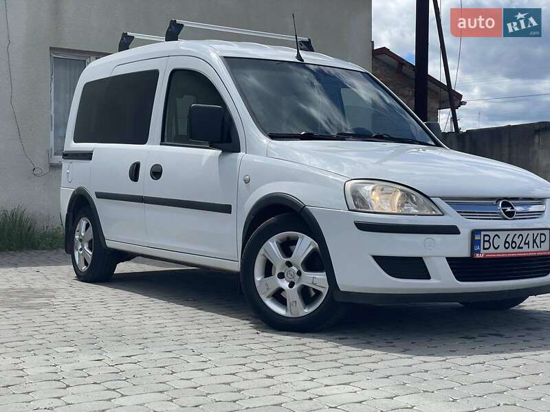 Минивэн Opel Combo 2011 в Дрогобыче