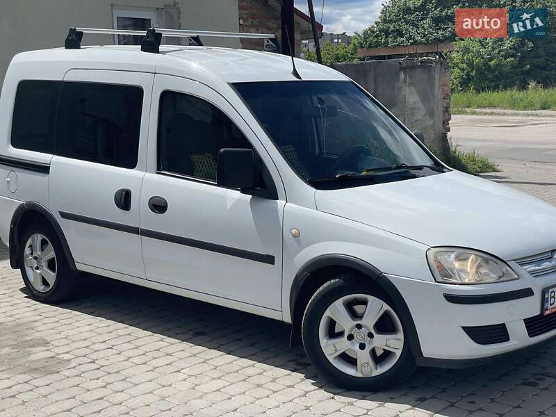 Минивэн Opel Combo 2011 в Дрогобыче