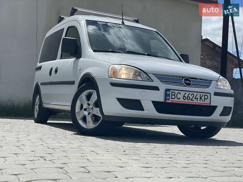 Минивэн Opel Combo 2011 в Дрогобыче
