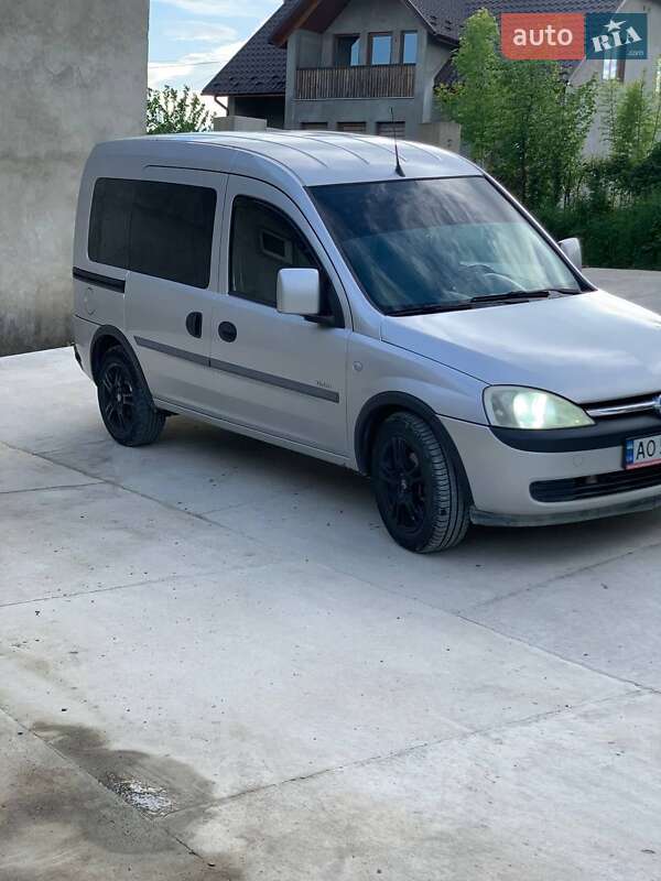 Минивэн Opel Combo 2003 в Хусте