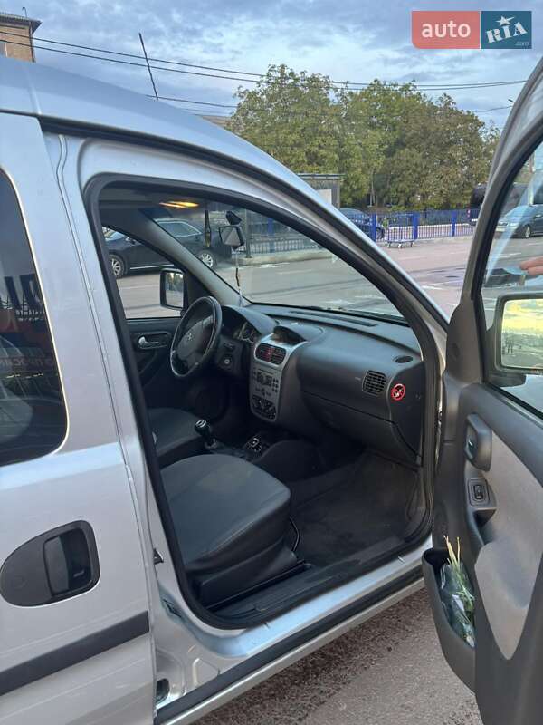 Минивэн Opel Combo 2010 в Житомире