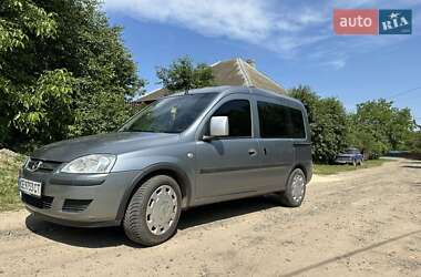 Минивэн Opel Combo 2010 в 