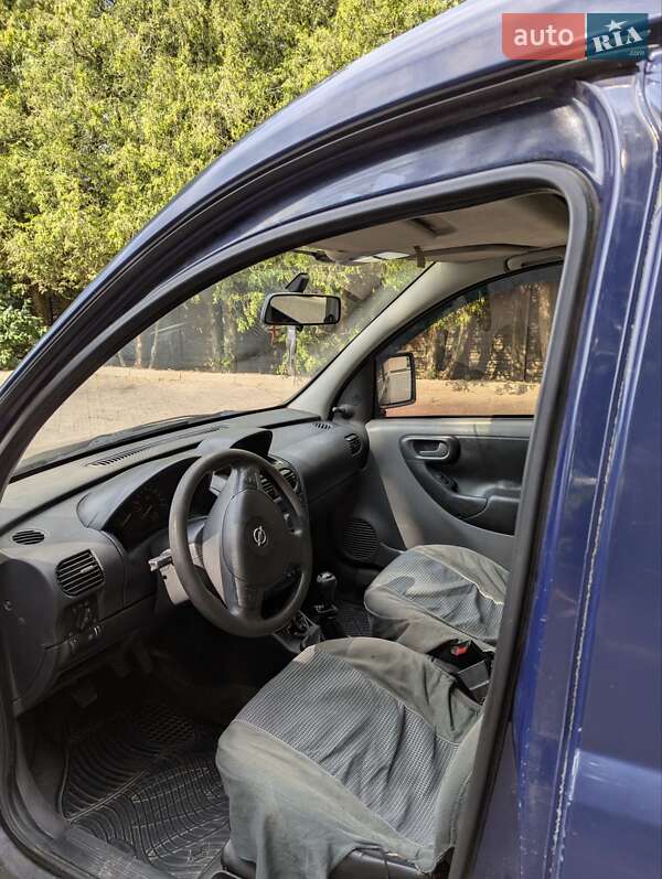 Мінівен Opel Combo 2006 в Брошневі-Облозі