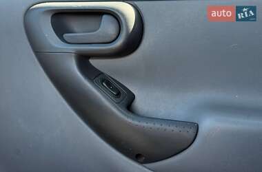 Минивэн Opel Combo 2004 в 