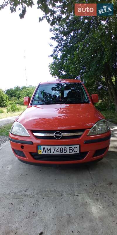 Мінівен Opel Combo 2005 в Пулинах
