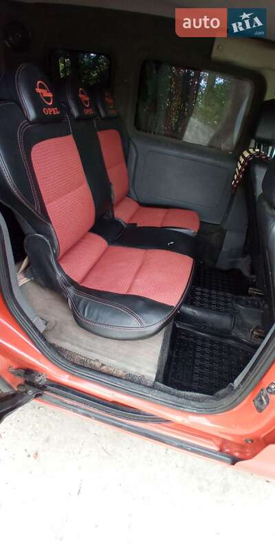 Мінівен Opel Combo 2005 в Пулинах