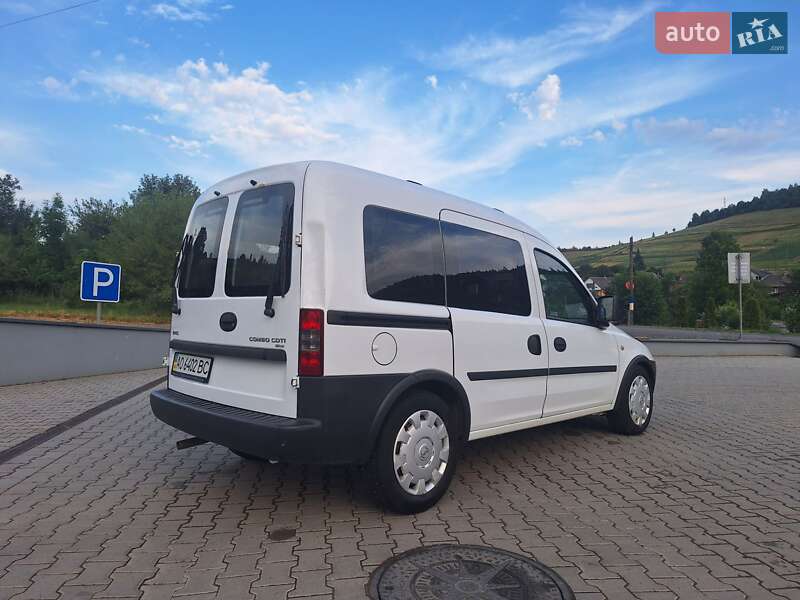Минивэн Opel Combo 2007 в Воловце