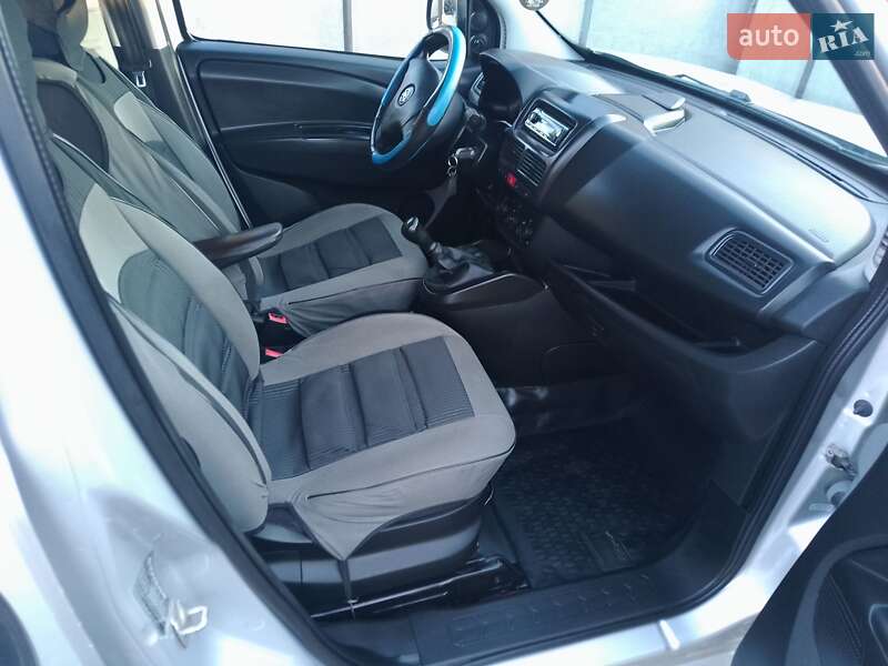 Вантажний фургон Opel Combo 2013 в Борисполі