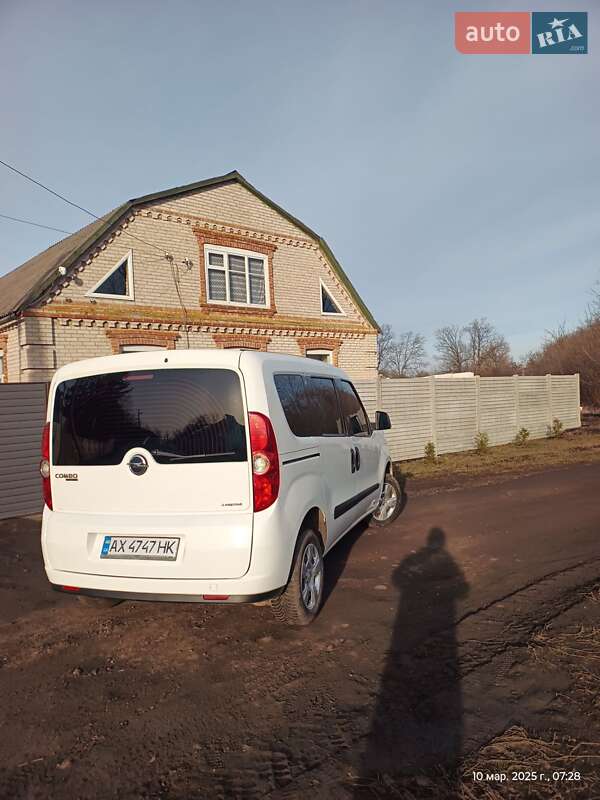 Минивэн Opel Combo 2013 в Лозовой